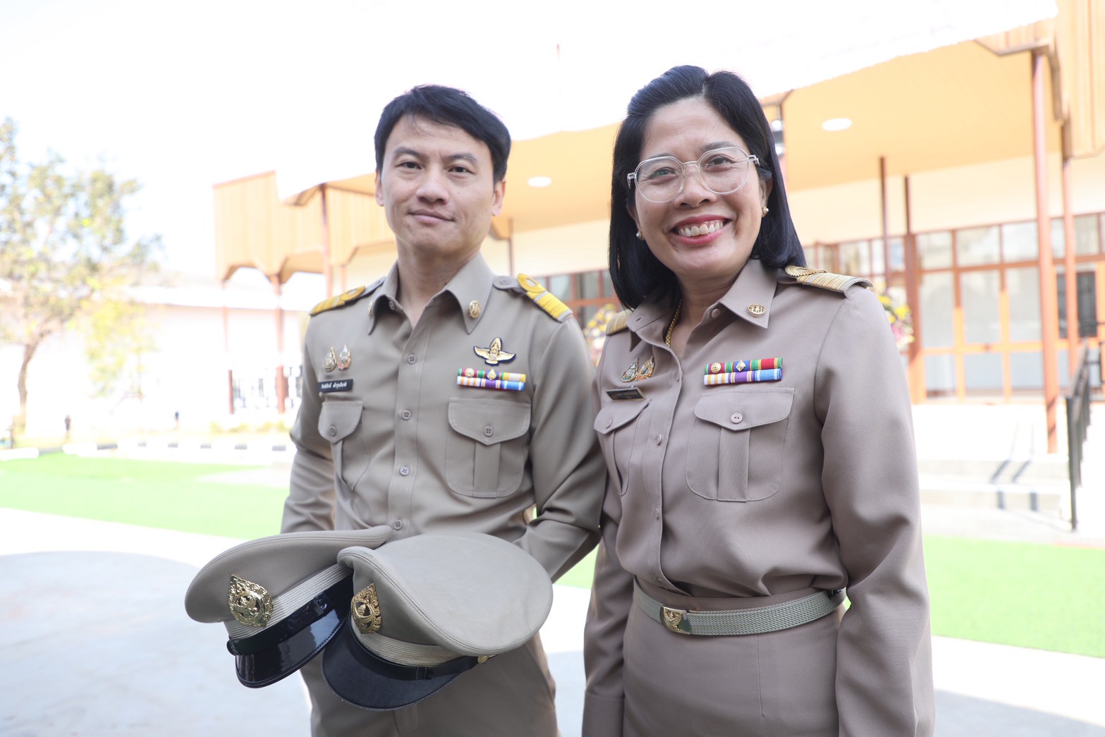 title - วันที่ 14 มกราคม 2569 ส.ป.ก. เข้าร่วมพิธีเปิดสำนักงานฯ พร้อมมอบเอกสารสิทธิ์ การใช้ประโยชน์ที่ดิน (ส.ป.ก.) และประชุมการติดตามการดำเนินงานตามแผนปฏิบัติการพัฒนาพื้นที่สถานีวิจัยการเกษตรและพัฒนาโครงการหลวงโนนดินแดง ณ จังหวัดบุรีรัมย์